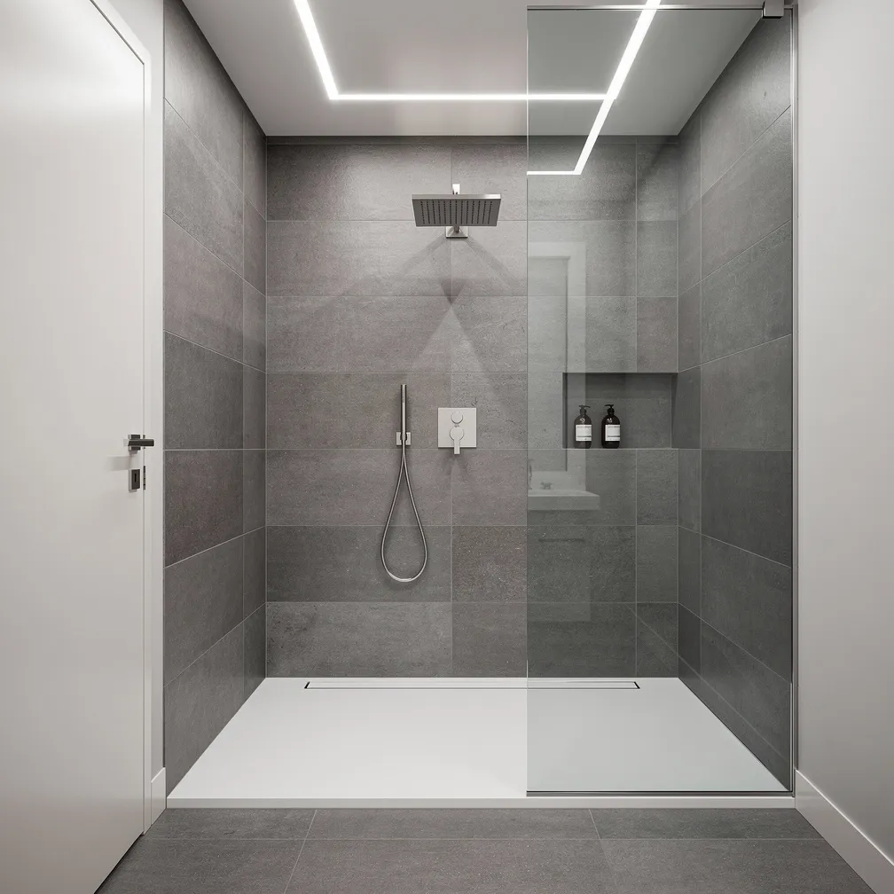 Petite salle de bain avec douche italienne et receveur extra-plat affleurant le sol